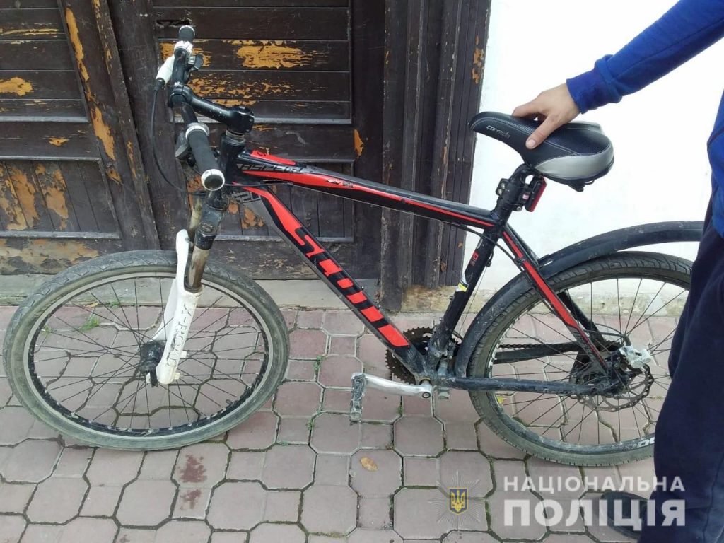 Засудили прикарпатця, який поцупив телефон та велосипед