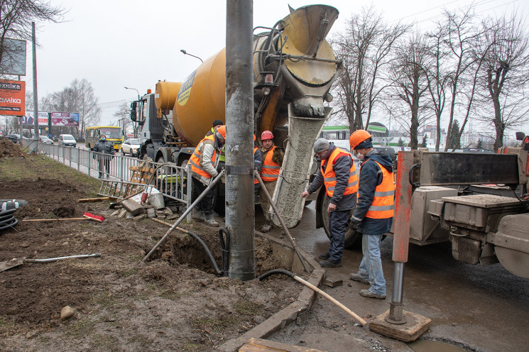 У Франківську триває активне будівництво нової тролейбусної лінії