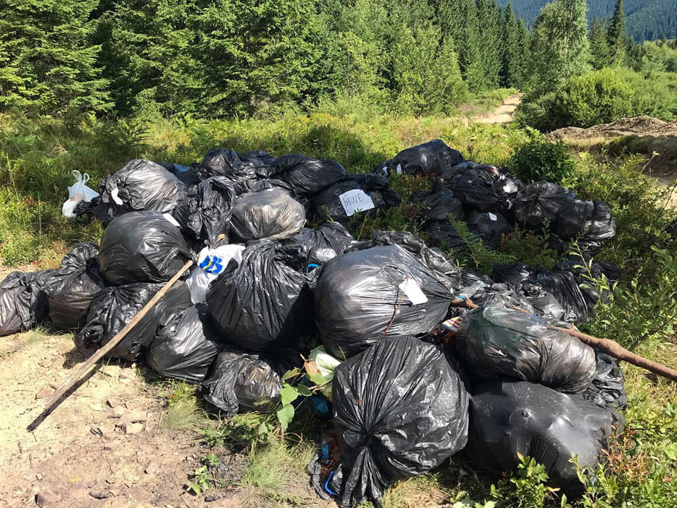 Активісти еко-табору прибрали Чорногірський хребет від сміття ФОТО