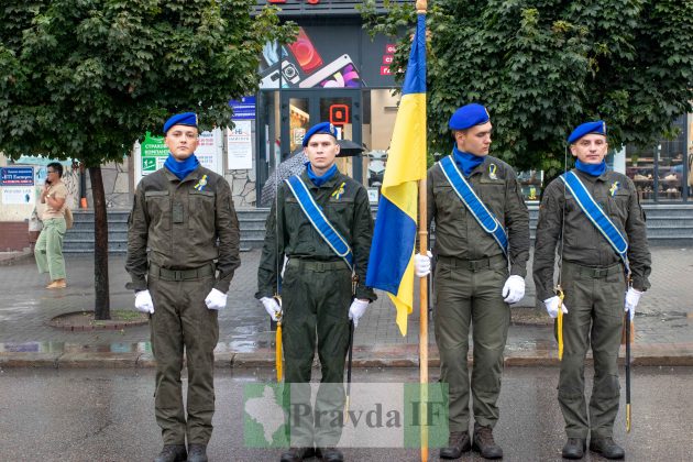 Середмістям Франківська урочистим маршем до Дня Незалежності пройшлися військові ФОТО