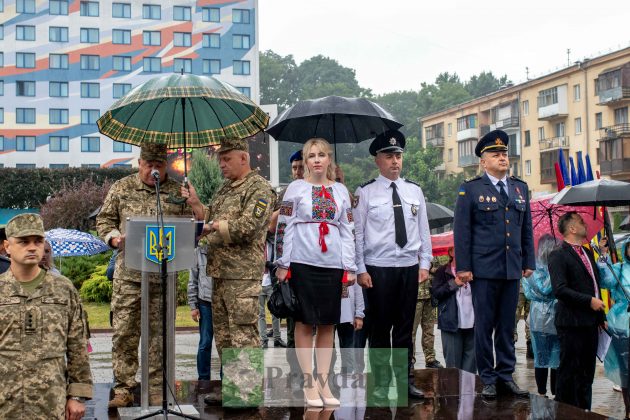 Середмістям Франківська урочистим маршем до Дня Незалежності пройшлися військові ФОТО