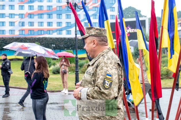 Середмістям Франківська урочистим маршем до Дня Незалежності пройшлися військові ФОТО