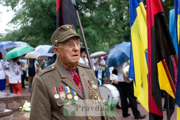 У Франківську вшанували пам'ять полеглих за волю та незалежність України ФОТОРЕПОРТАЖ