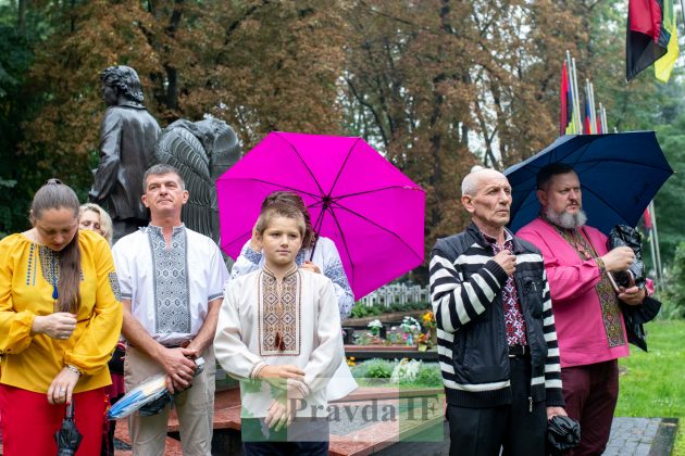 У Франківську вшанували пам'ять полеглих за волю та незалежність України ФОТОРЕПОРТАЖ