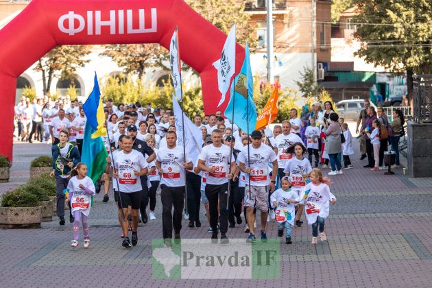 У центрі Франківська відбувся патріотичний забіг у пам'ять загиблих воїнів ФОТОРЕПОРТАЖ