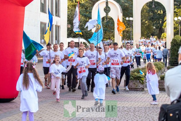 У центрі Франківська відбувся патріотичний забіг у пам'ять загиблих воїнів ФОТОРЕПОРТАЖ