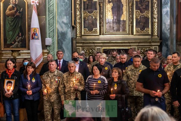 У Франківську молилися за загиблих в Іловайському котлі бійців ФОТОРЕПОРТАЖ