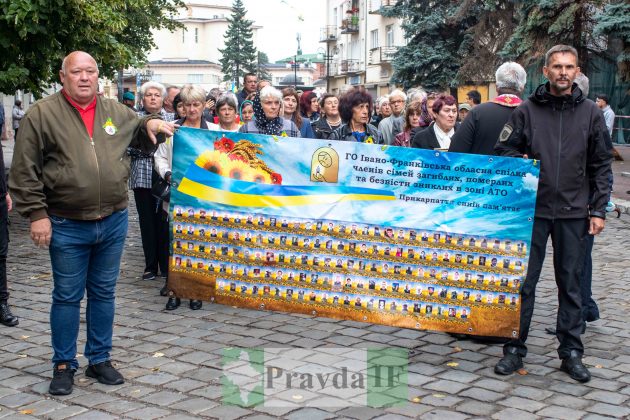 Франківці урочистою ходою вшанували пам'ять героїв Іловайської трагедії ФОТОРЕПОРТАЖ