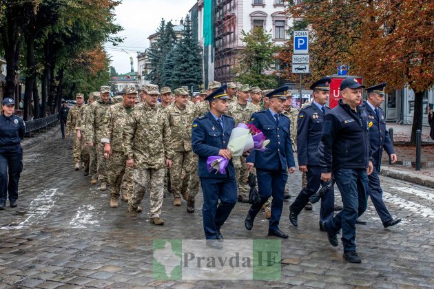 Франківці урочистою ходою вшанували пам'ять героїв Іловайської трагедії ФОТОРЕПОРТАЖ
