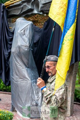 У Меморіальному сквері Франківська відкрили пам'ятник загиблим героям України ФОТОРЕПОРТАЖ