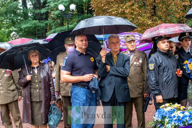 У Меморіальному сквері Франківська відкрили пам'ятник загиблим героям України ФОТОРЕПОРТАЖ