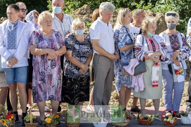 Яблучний Спас: Як в Івано-Франківську освячують фруктові кошики ФОТОРЕПОРТАЖ