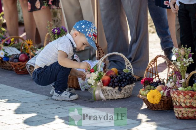 Яблучний Спас: Як в Івано-Франківську освячують фруктові кошики ФОТОРЕПОРТАЖ