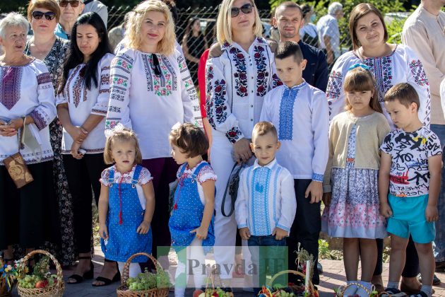 Яблучний Спас: Як в Івано-Франківську освячують фруктові кошики ФОТОРЕПОРТАЖ