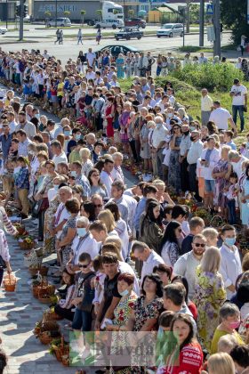 Яблучний Спас: Як в Івано-Франківську освячують фруктові кошики ФОТОРЕПОРТАЖ