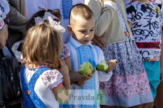 Яблучний Спас: Як в Івано-Франківську освячують фруктові кошики ФОТОРЕПОРТАЖ