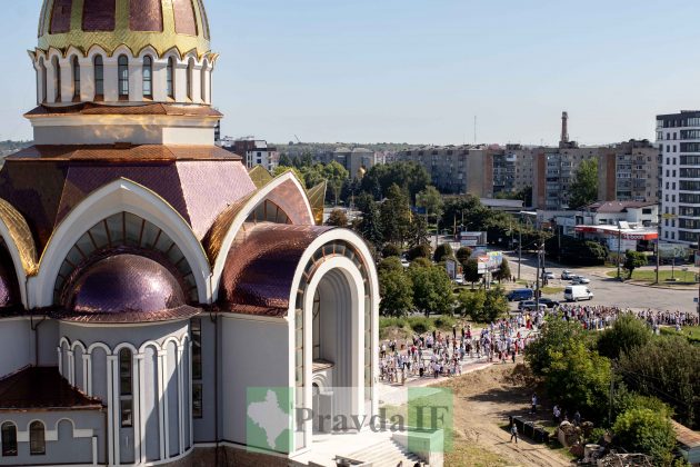 Яблучний Спас: Як в Івано-Франківську освячують фруктові кошики ФОТОРЕПОРТАЖ