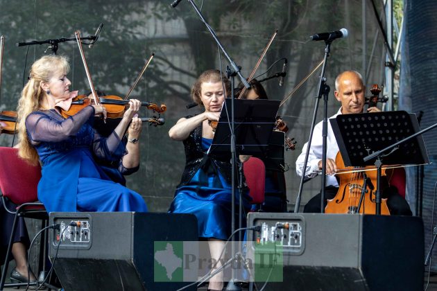 Франківський оркестр "Harmonia Nobile" дав концерт в Палаці Потоцьких ФОТОРЕПОРТАЖ