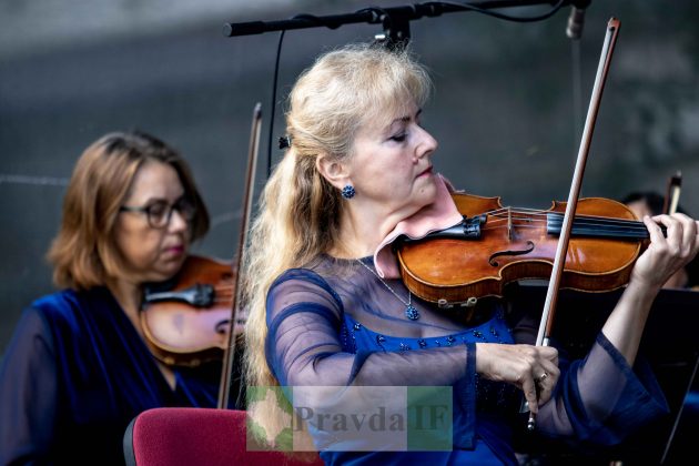 Франківський оркестр "Harmonia Nobile" дав концерт в Палаці Потоцьких ФОТОРЕПОРТАЖ