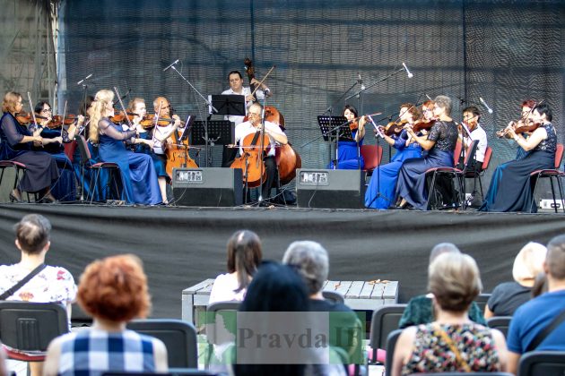 Франківський оркестр "Harmonia Nobile" дав концерт в Палаці Потоцьких ФОТОРЕПОРТАЖ