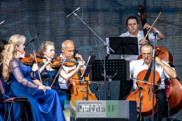 Франківський оркестр "Harmonia Nobile" дав концерт в Палаці Потоцьких ФОТОРЕПОРТАЖ