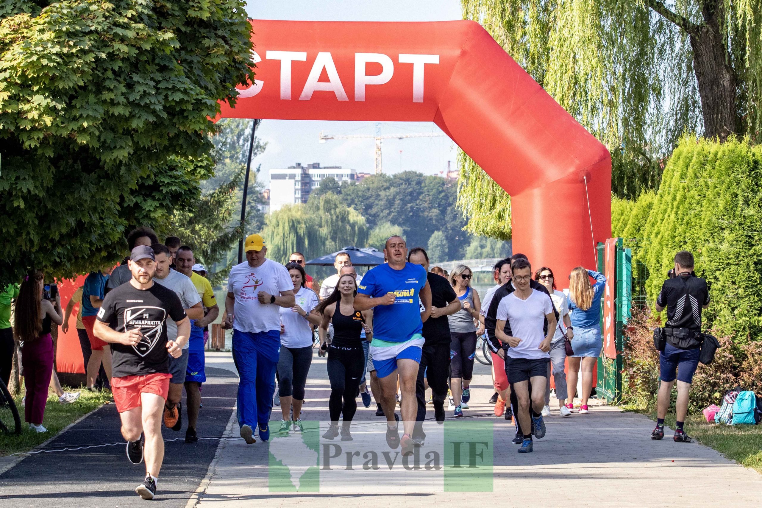 У Івано-Франківську на міському озері відбувається Фестиваль активного дозвілля ФОТО