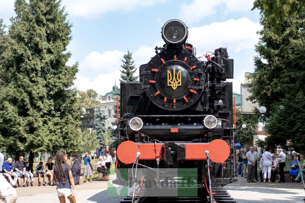 У Івано-Франківську урочисто відкрили відреставрований старовинний паровоз ФОТО
