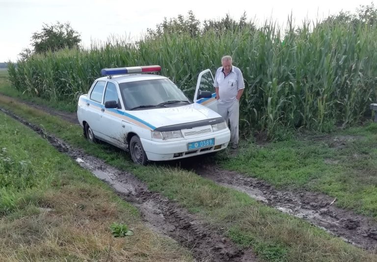 Курйоз: у Тернопільській області ексмера зловили на крадіжці цибулі та капусти з чужого городу ФОТО