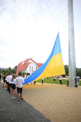 День прапора: на Франківщині український стяг підняли на найвищий флагшток в області ФОТО
