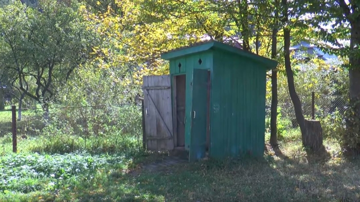 У 18 навчальних закладах на Прикарпатті досі немає внутрішніх туалетів