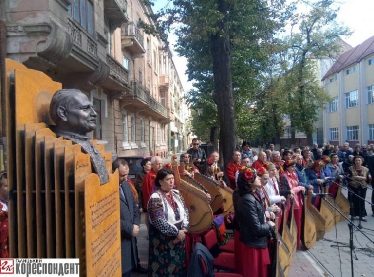 Прикарпатській школі присвоїли ім’я Степана Пушика