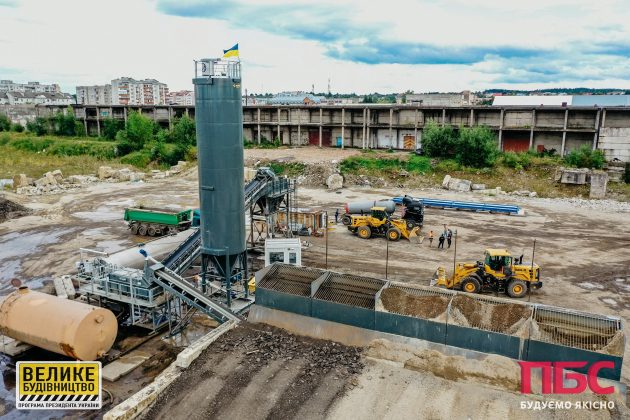 ПБС встановила на Франківщині міні-завод з виготовлення сумішей для ремонту доріг ФОТО