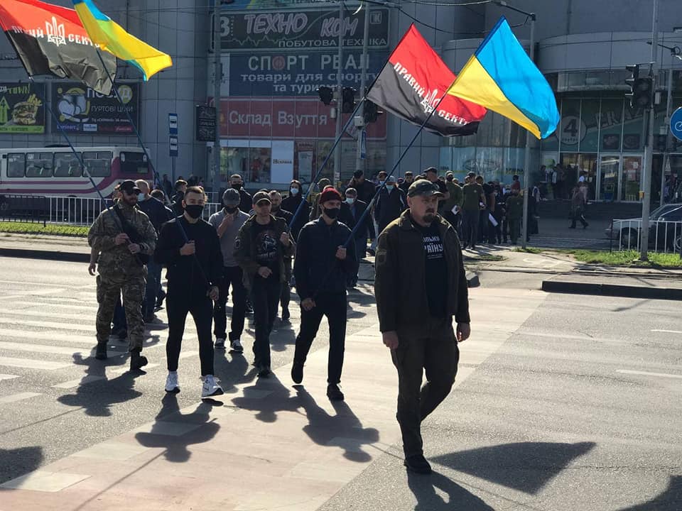 “Правий сектор” провів мітинг проти фінансування будівництва храмів Московського патріархату мережею заправок “БРСМ-нафта”