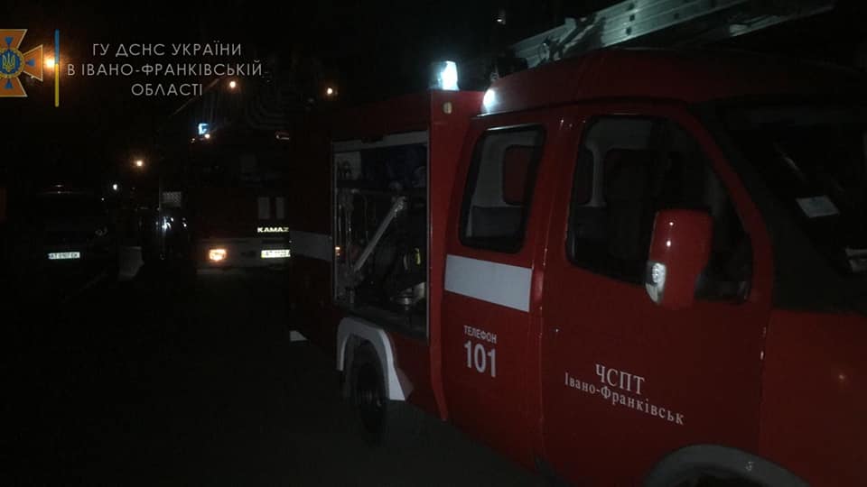 Під час нічної пожежі на "Пасічній" з багатоповерхівки було евакуйовано 20 осіб ФОТО