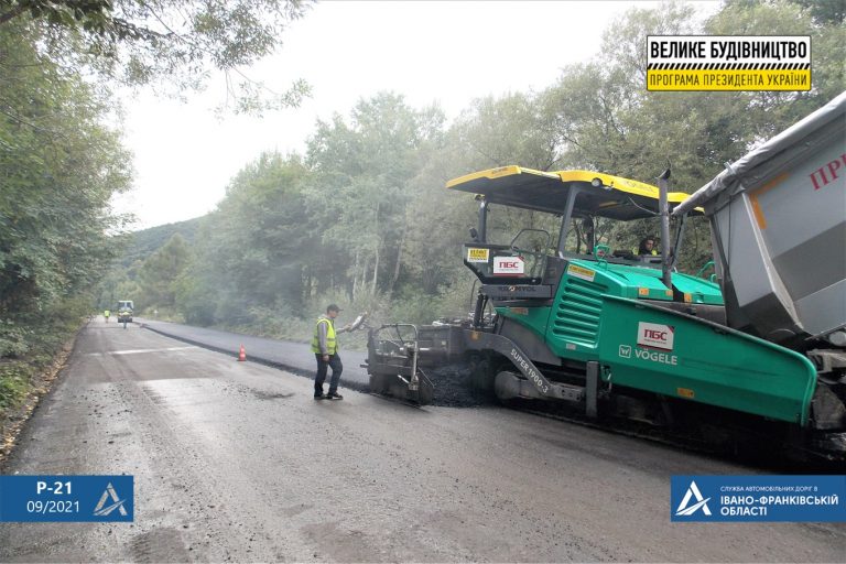 Дорожники продовжують поточний ремонт автодороги “Долина – Хуст” ФОТО