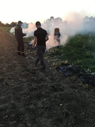 На території Івано-Франківської ОТГ триває боротьба із паліями трави ФОТО