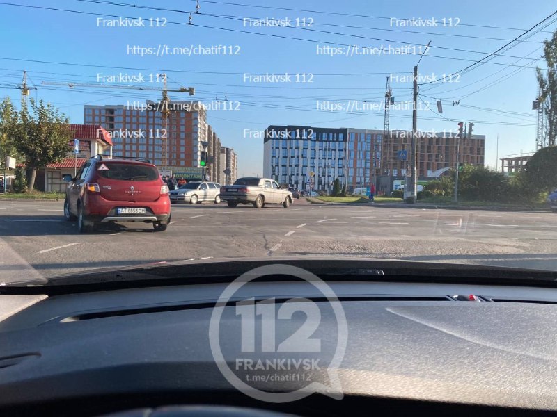 Ранкова ДТП на перехресті Незалежності та Декабристів - проїзд зі сторони Тисмениці може бути ускладнений ФОТО