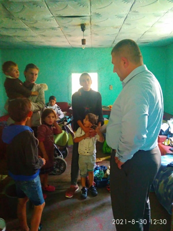Прикарпатські правоохоронці відвідали сім’ї, які перебувають у складних життєвих обставинах ФОТО