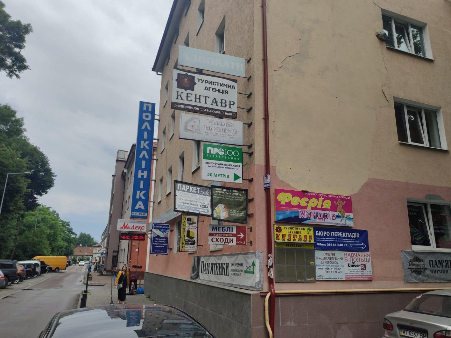 У Франківську продовжують демонтувати рекламу