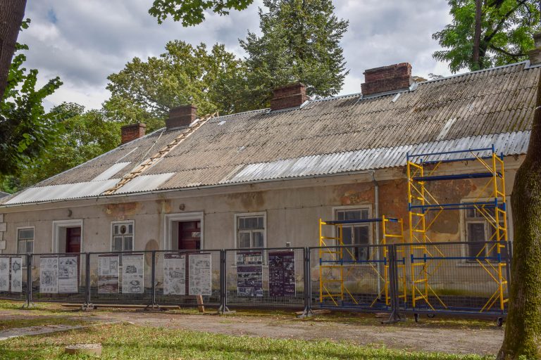 У Палаці Потоцьких триває поточний ремонт дахів