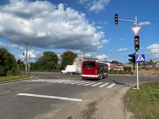 До уваги франківців: на небезпечному перехресті встановили новий світлофор ФОТО