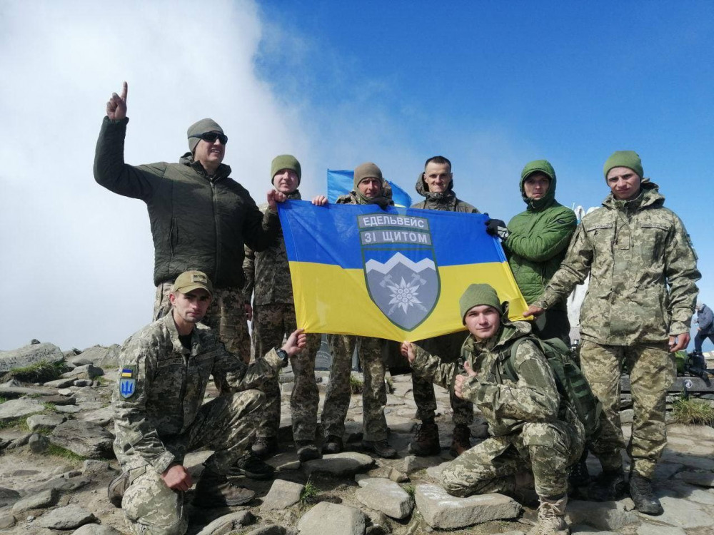 Прикарпатські "Едельвейси" взяли участь у змаганнях «IRON UNIFIER» з найшвидшого сходження на вершину гори Говерли