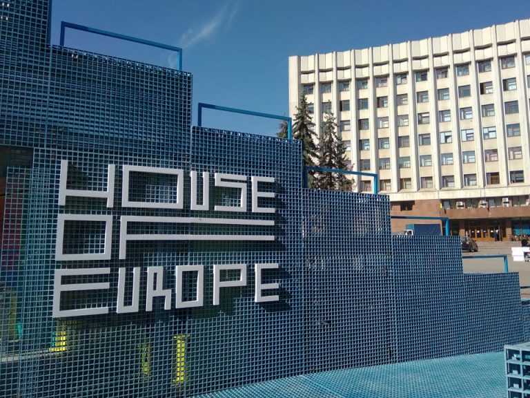 У Івано-Франківську розпочав роботу House of Europe - унікальний мобільний павільйон