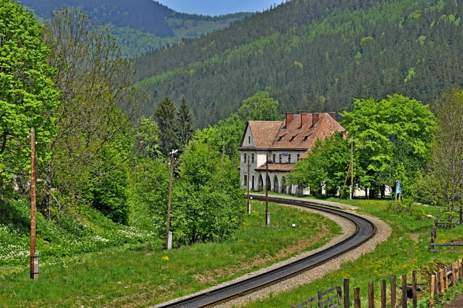 Цікаві факти про залізничний вокзал у Татарові