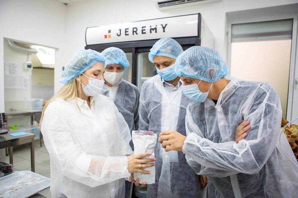 Очільник Франківська з чиновниками в рамках бізнес-п’ятниці відвідав крафтове виробництво “Jeremy” ФОТО