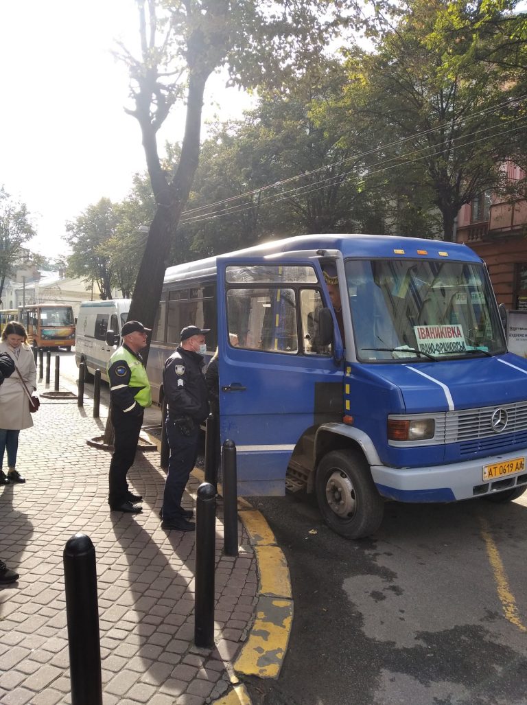 У Франківську перевірили перевізників приміських автобусів, не обійшлося без порушень