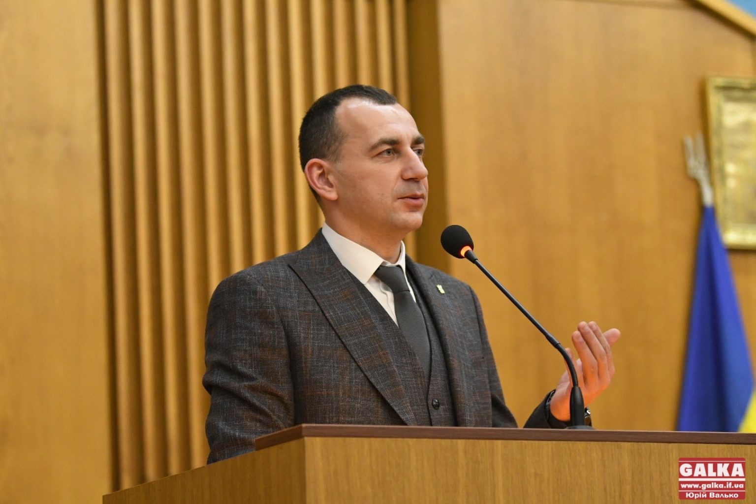 Марцінків доручив спостерігати, чи виростуть роги і копита в секретаря міської ради