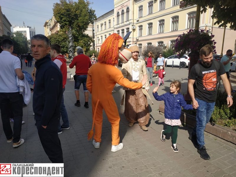 В Івано-Франківському ляльковому театрі стартував 77-й театральний сезон