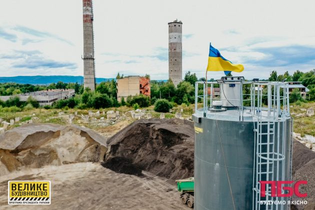 ПБС встановила на Франківщині міні-завод з виготовлення сумішей для ремонту доріг ФОТО