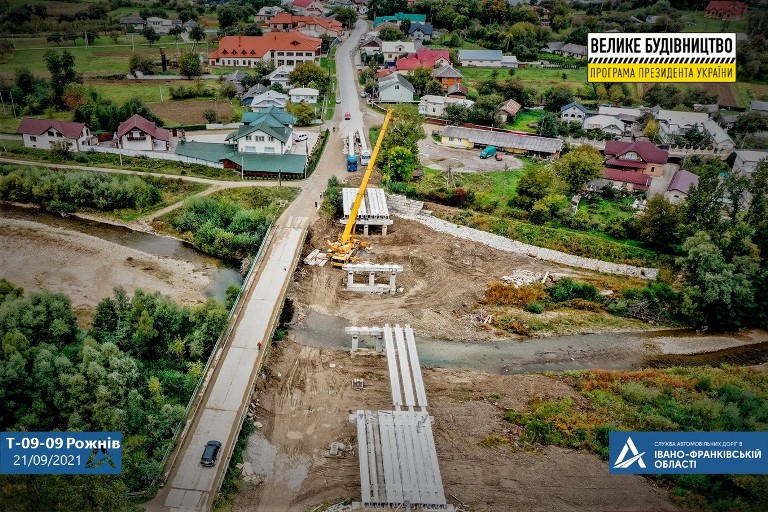 На Косівщині триває будівництво мосту у Рожневі